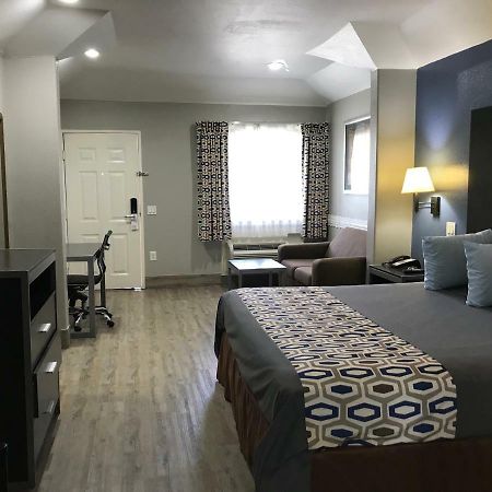 Camelot Inn And Suites Aldine ภายนอก รูปภาพ