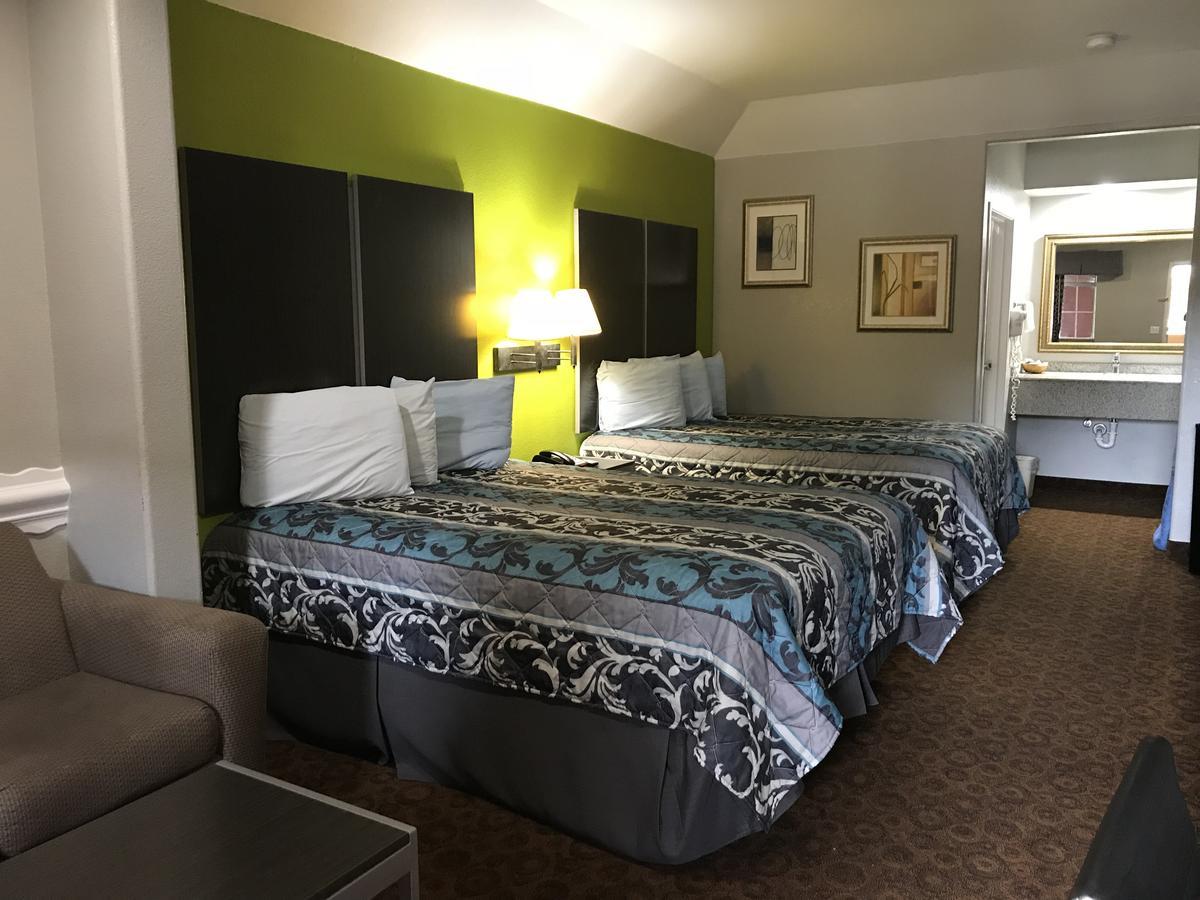 Camelot Inn And Suites Aldine ภายนอก รูปภาพ