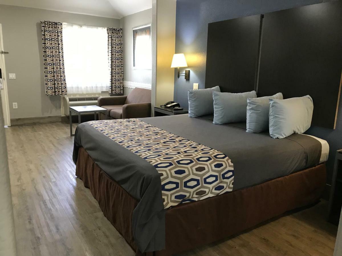 Camelot Inn And Suites Aldine ภายนอก รูปภาพ